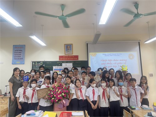 Cô giáo Đồng Phương Dung dự thi giáo viên dạy giỏi môn Toán cấp Thành phố